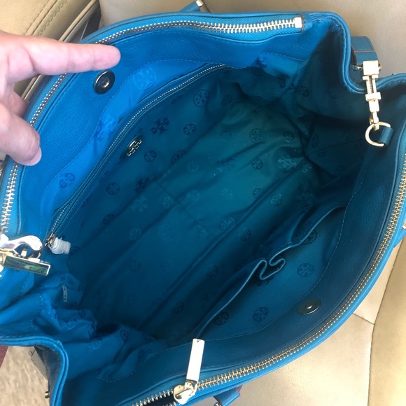 💙Amanda Hobo Double ZIP Tote NWT💙 - Picture 6 of 8